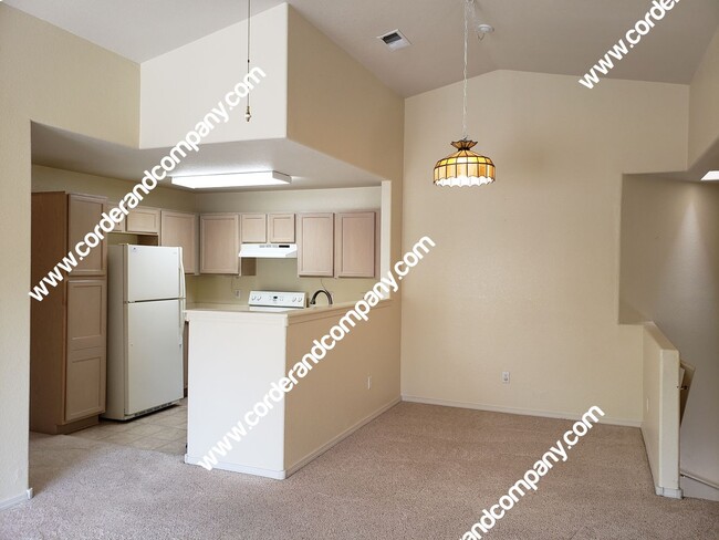 Building Photo - Nice 2 Bedroom, 1.5 Bathroom, Single Car G...