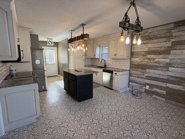 Foto del edificio - 5664 Buckhorn Rd