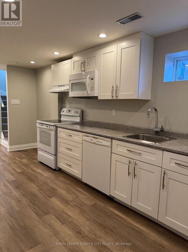 Building Photo - 450 Levanna Ln