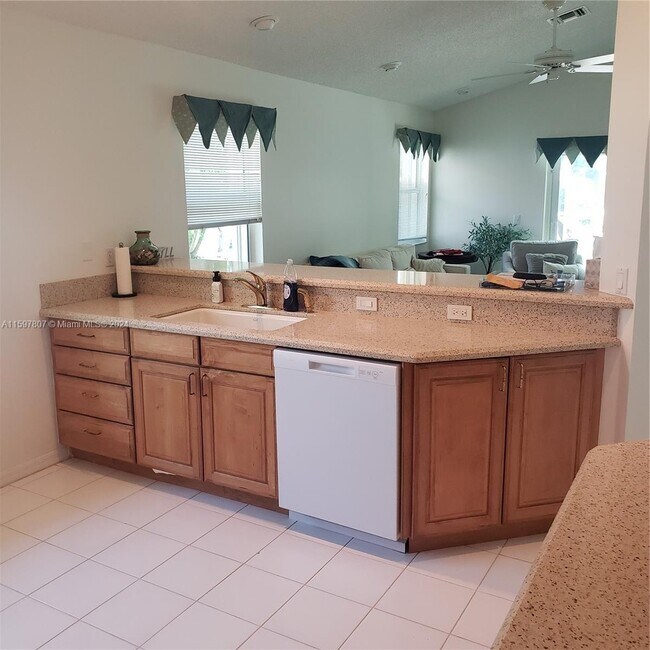 Foto del edificio - 4852 SE Mariner Village Ln