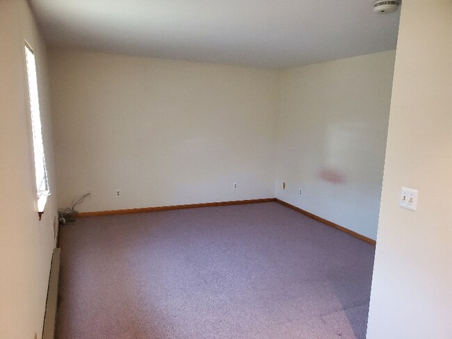 Building Photo - 65 Willow Ave