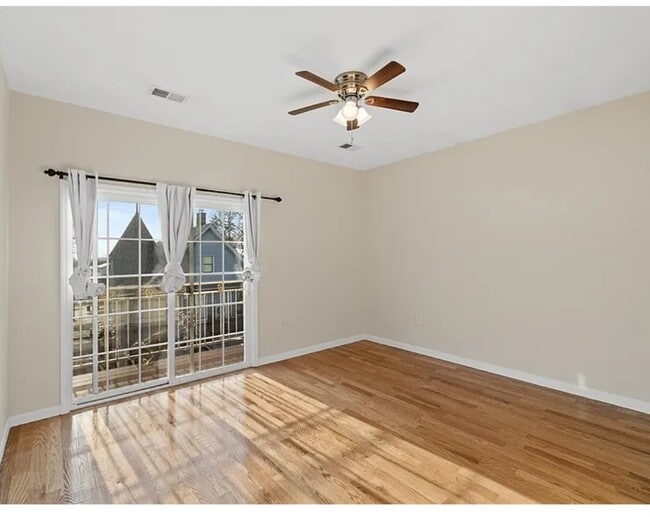Building Photo - 213 Pearsall Ave