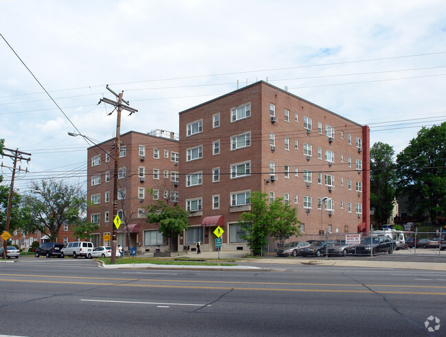 Hedin House - Hedin House Apartments