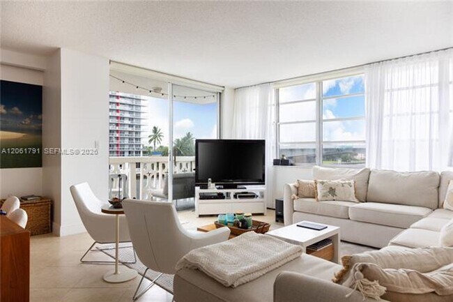 Foto del edificio - 1817 S Ocean Dr