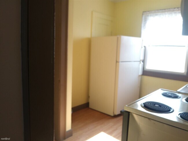 Building Photo - 2 br, 1 bath House - 1234 E South St 1234 ...