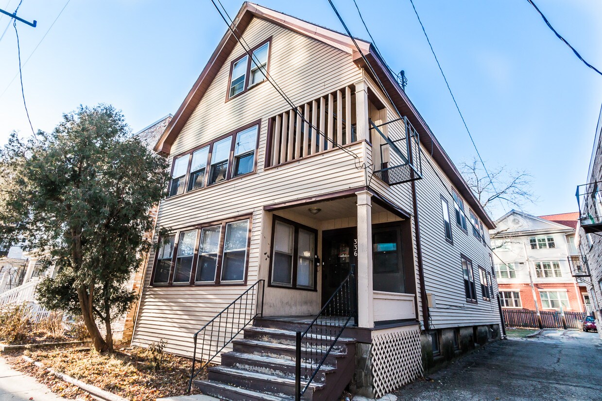 Primary Photo - 334 W Wilson St