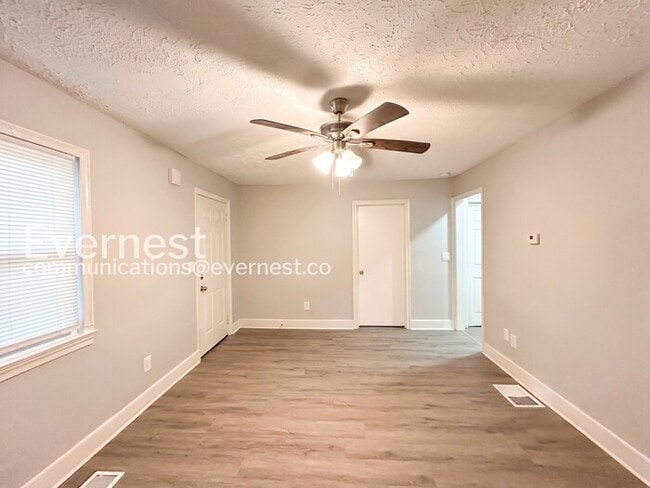 Foto del edificio - 2175 Pansy St NW
