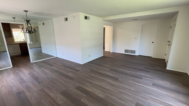 Foto del edificio - Bright & Spacious 3 Bedroom Single Family ...