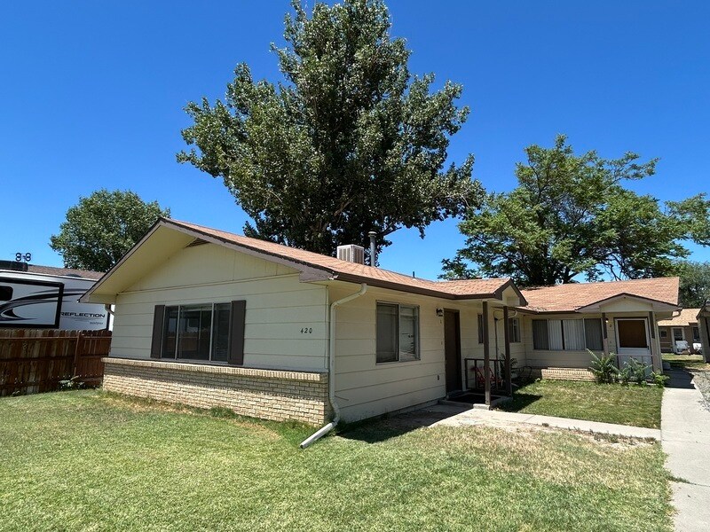 Foto principal - 420 W Kennedy Ave