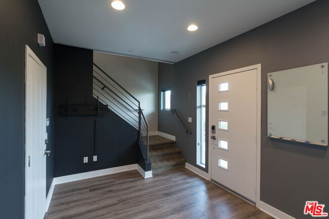 Building Photo - 2753 Waverly Dr