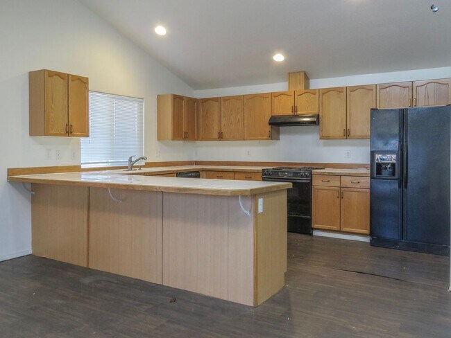 Foto del edificio - 3 Bedroom 2 Bath Ranch Home Coming soon !