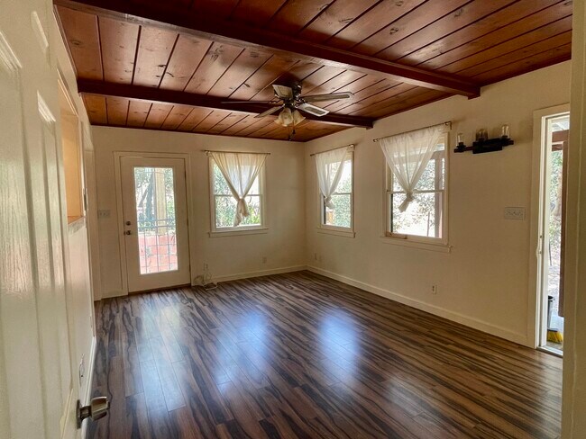 living room - 11406 Moonhill Rd