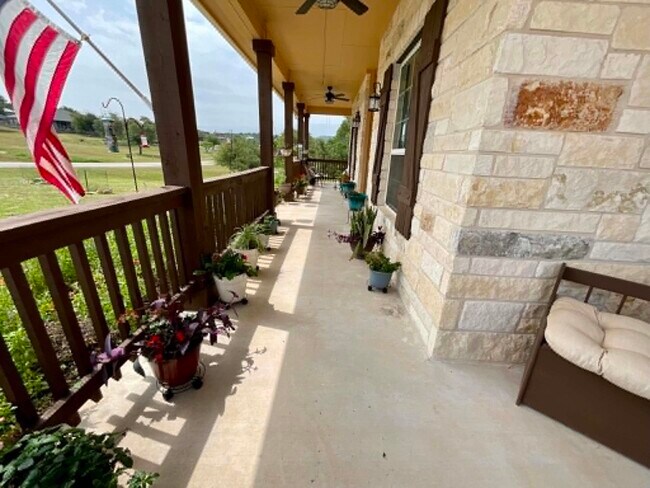 Foto del edificio - 104 Rolling Waters Ct