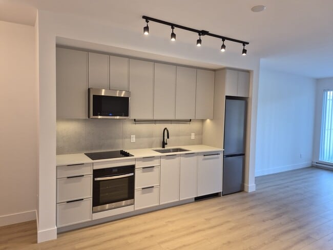 Building Photo - 3055 Murray St