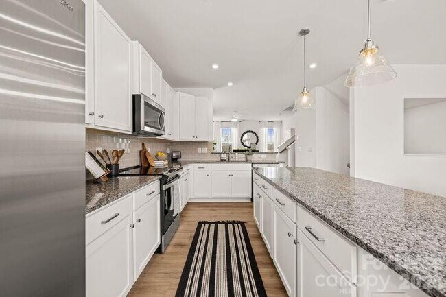 Foto del edificio - 1018 Fairway Green Ln