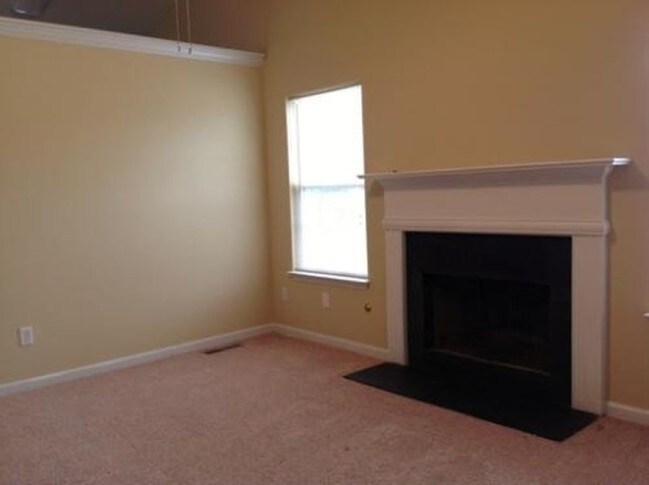 Foto del edificio - 7225 Cedar Forest Dr