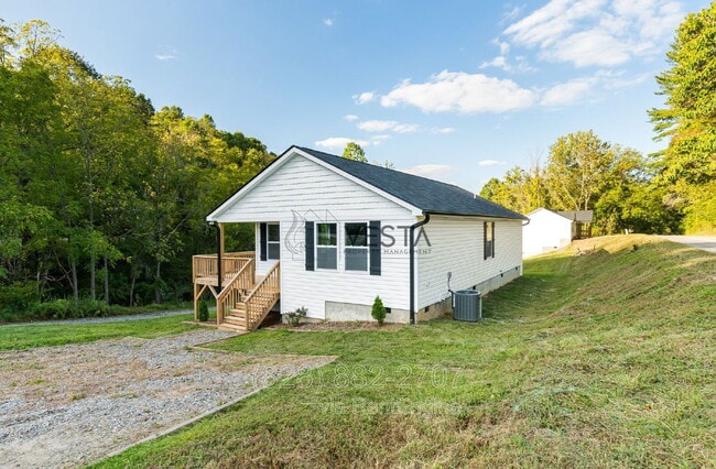 Building Photo - 4 Meadows Town Rd