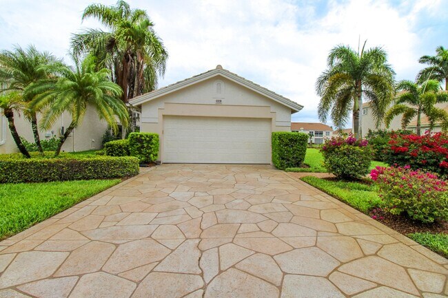 Foto del edificio - ** WATERFRONT HOME WITH DOCK ** SEE DOLPHINS & MANATEES FROM YOUR PRIVATE DOCK ** 2-BED/2-BATH SI...