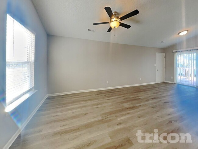 Foto del edificio - 15228 Pangborn Pl