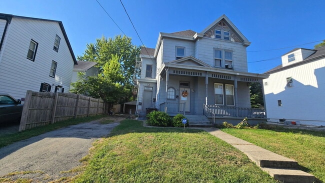 Photo - 2047 Lawrence Avenue Apartment