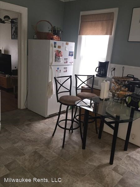 Building Photo - 2 br, 1 bath Apartment - 2943 N. Fratney St.