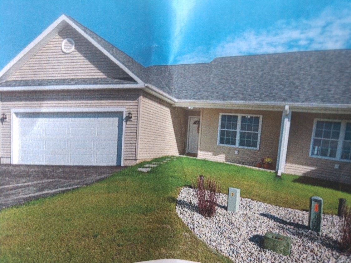8212 Vicksburg Pl, Baldwinsville, NY 13027 Townhome Rentals in