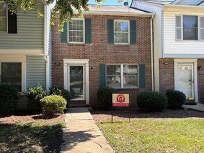 Building Photo - 3703 Cotswold Terrace