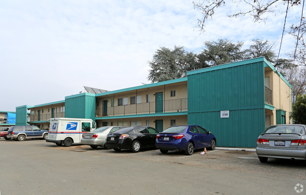 Building Photo - Lincoln Patio Apartments