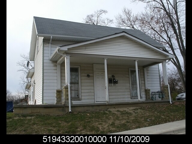 Primary Photo - 240 S Washington St