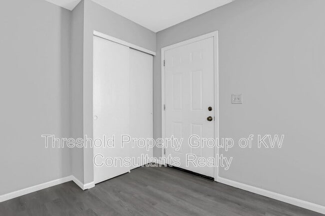 Building Photo - 2522-2524 Weyburn Road - 2524