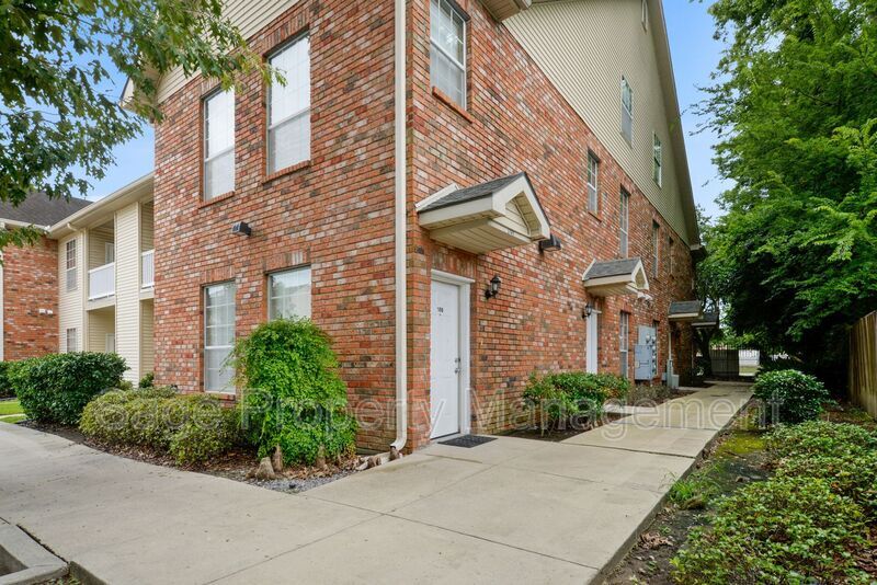 Primary Photo - 4441 Burbank Dr