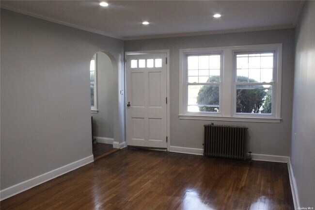 Building Photo - 28 Horton Ave