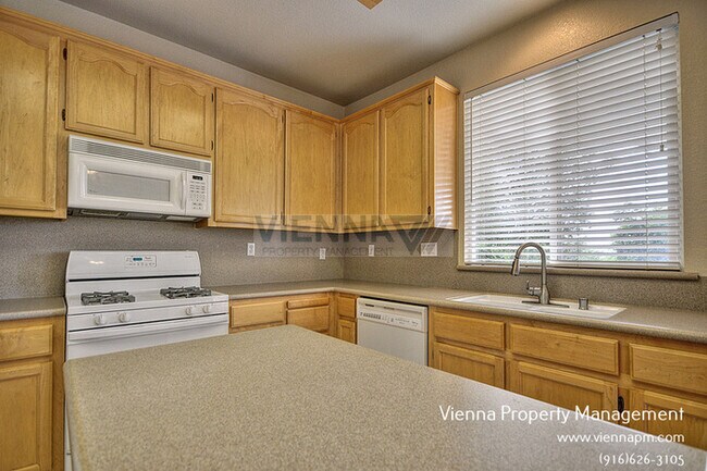 Building Photo - 2920 Fox Hill Dr