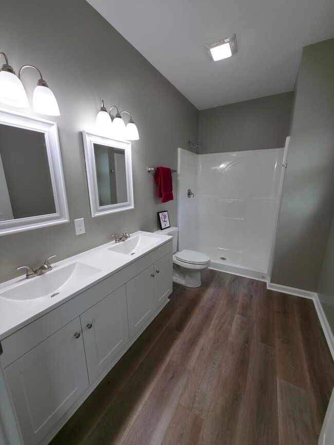 Building Photo - 207 Charlotte Cir