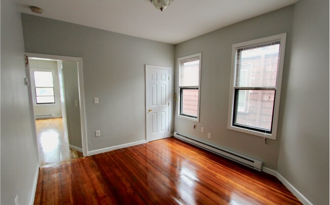 Foto del edificio - 358 Princeton St