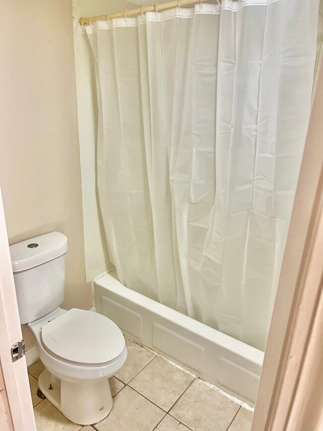 Building Photo - 105 Oak Island St