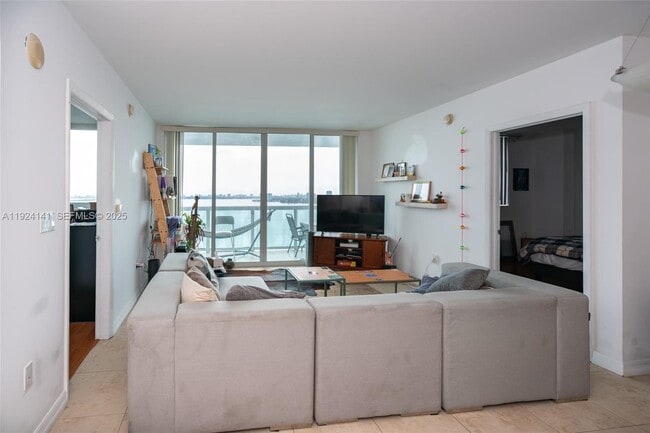 Building Photo - 1800 N Bayshore Dr