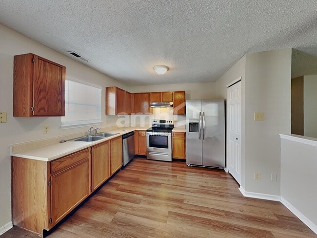 Building Photo - 2225 Summer Breeze Way