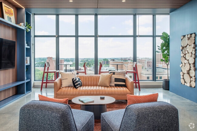 Salón - Chapter at Madison