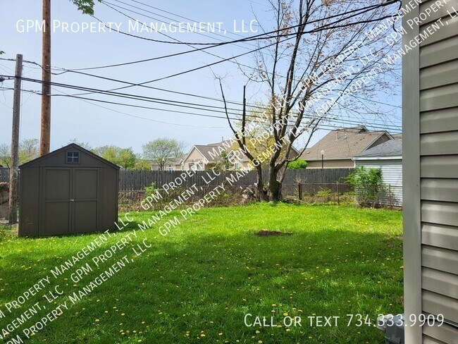 Building Photo - 2036 Alberta St