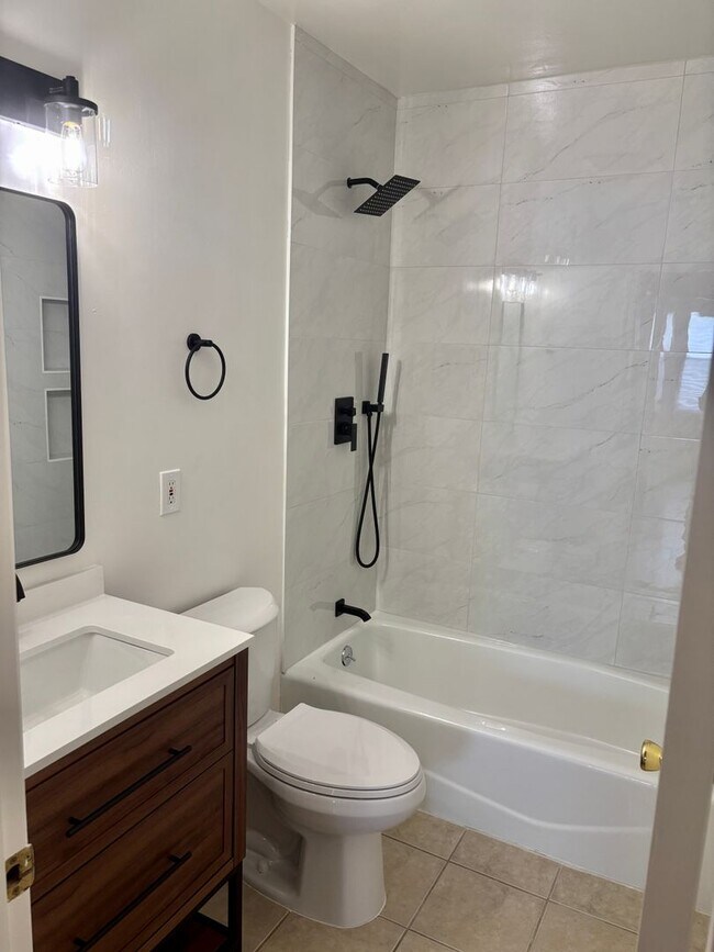 Building Photo - Cute As A Bug 2/1 Tahoe Park Gem!  Please read entire ad for viewings.