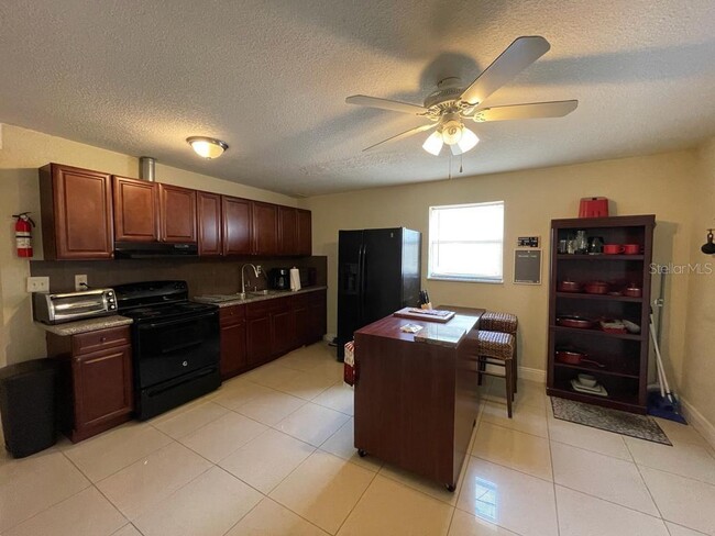 Building Photo - 1103 Narcissus Ln