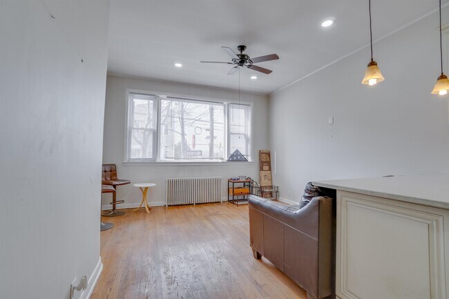 Foto del edificio - 678 LIBERTY Ave