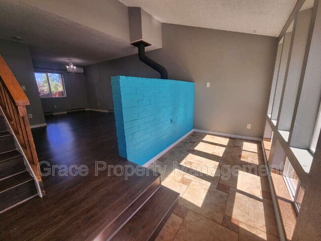 Building Photo - 903 Sir Galahad Dr
