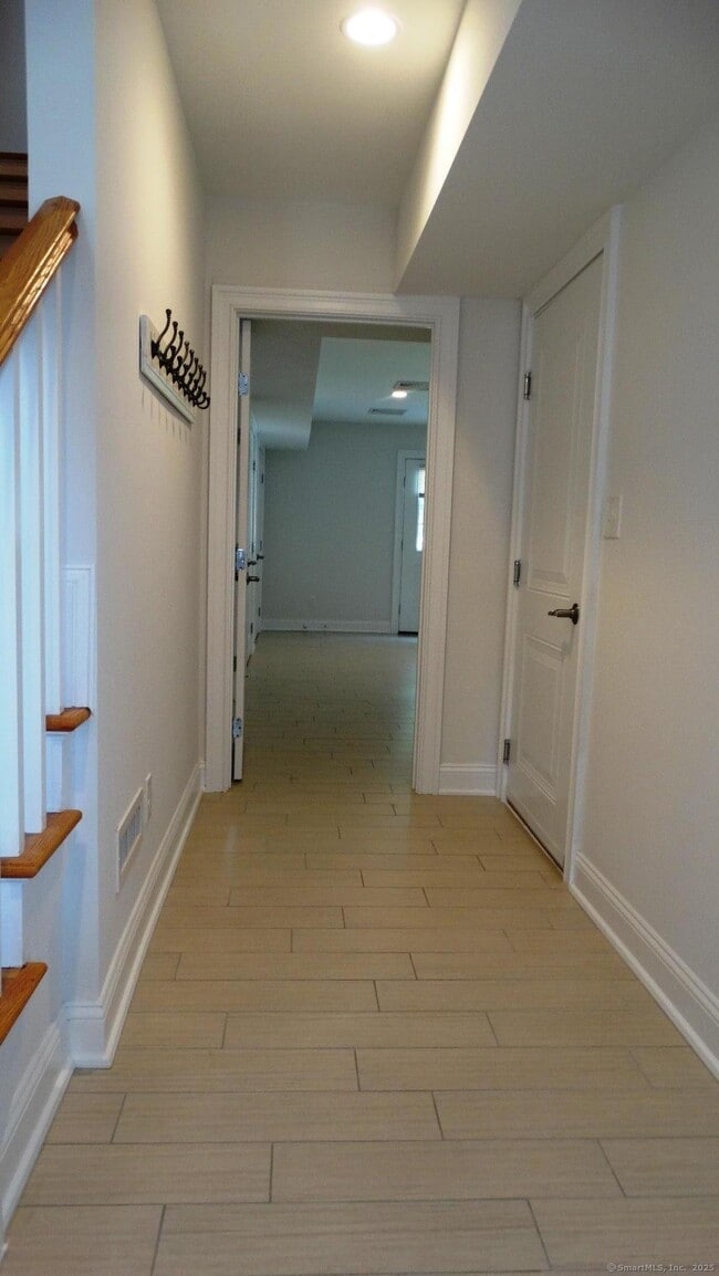 Building Photo - 52 Campfield Dr