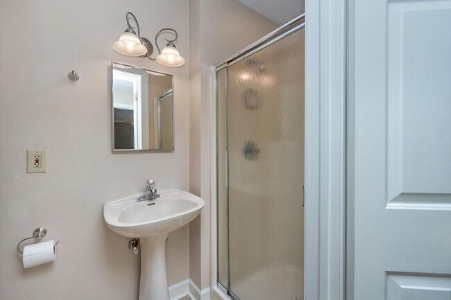 Foto del edificio - 2406 Jib Cir