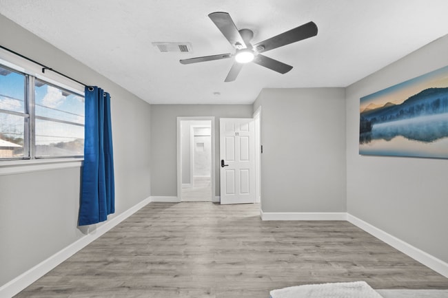 Foto del edificio - 8050 Tavenor Ln