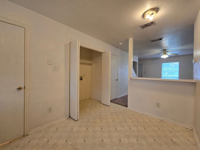 Foto del edificio - RENT SPECIAL - AVAILABLE NOW!
