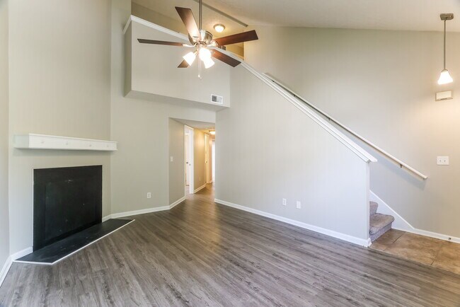 Foto del edificio - 4321 Willowview Blvd