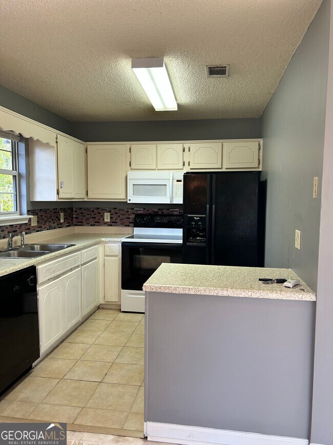 Foto del edificio - 217 Woodbridge Rd